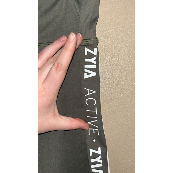 Women’s Zyia Active Light n Tight High Rise Cropped Logo Leggings green active - Picture 3 of 4